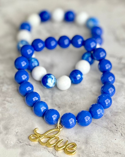 “Blue & White”.                  #E4